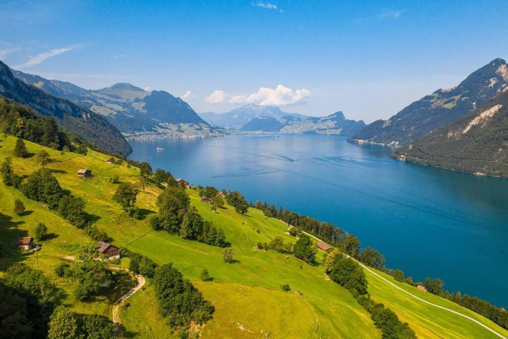 Exklusives Chalet Mit Traumhafter See- Und Bergsicht Seelisberg Zewnętrze zdjęcie